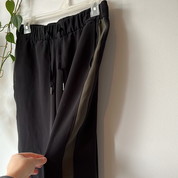 Lululeomon On The Fly Woven Track Pant - Picture 4 of 7
